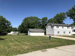 1019 Gilbert St, Waterloo, IA 50707