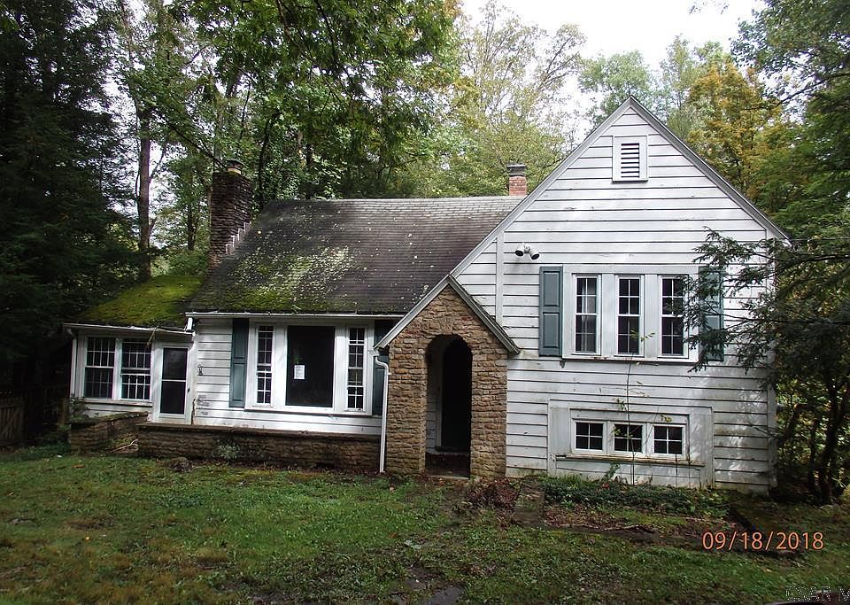 1st image of 16 White Oak Rd