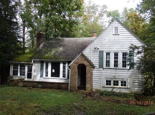 16 White Oak Rd, Laughlintown, PA 15655