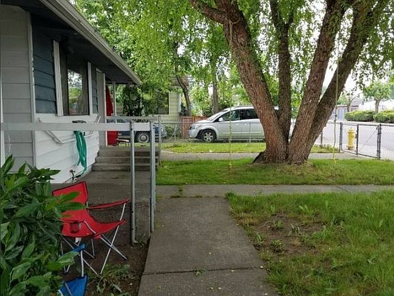 2nd image of 107 17th St SE