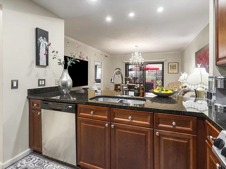 121 N Monroe St #5004 — Photo 8
