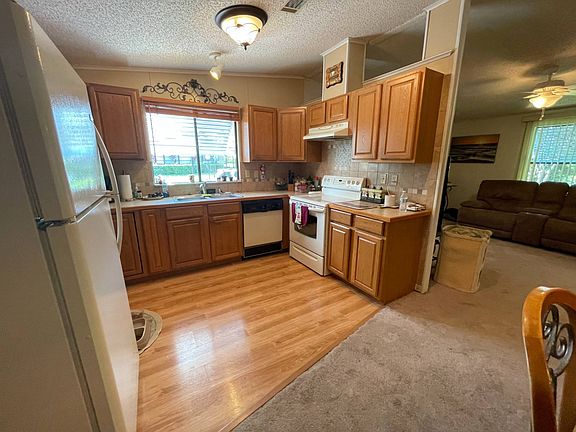 5th image of 52 Horseshoe Falls Dr
