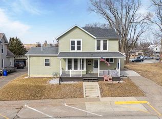 214 E Madison St, Washington, IA 52353