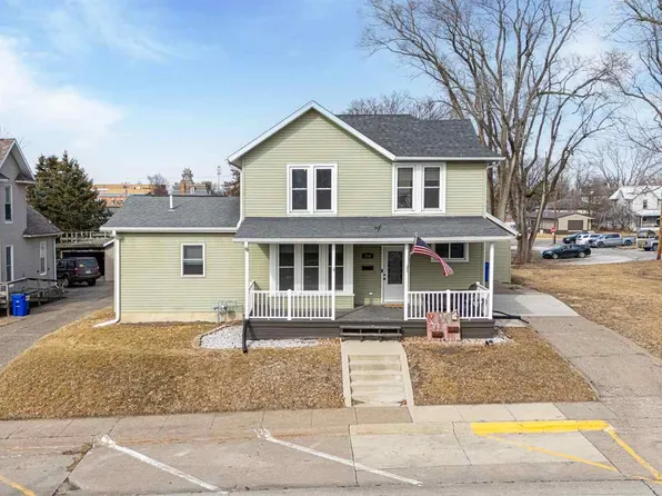 214 E Madison St, Washington, IA 52353
