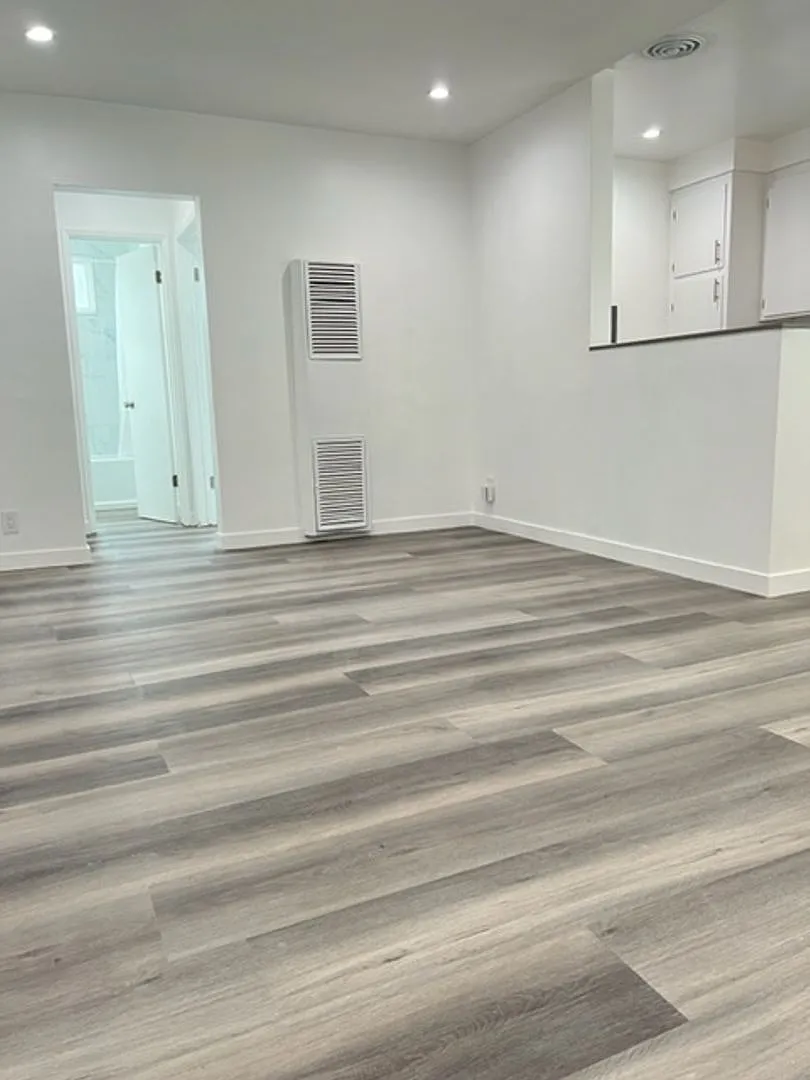 1723 S Westgate Ave — Photo 2