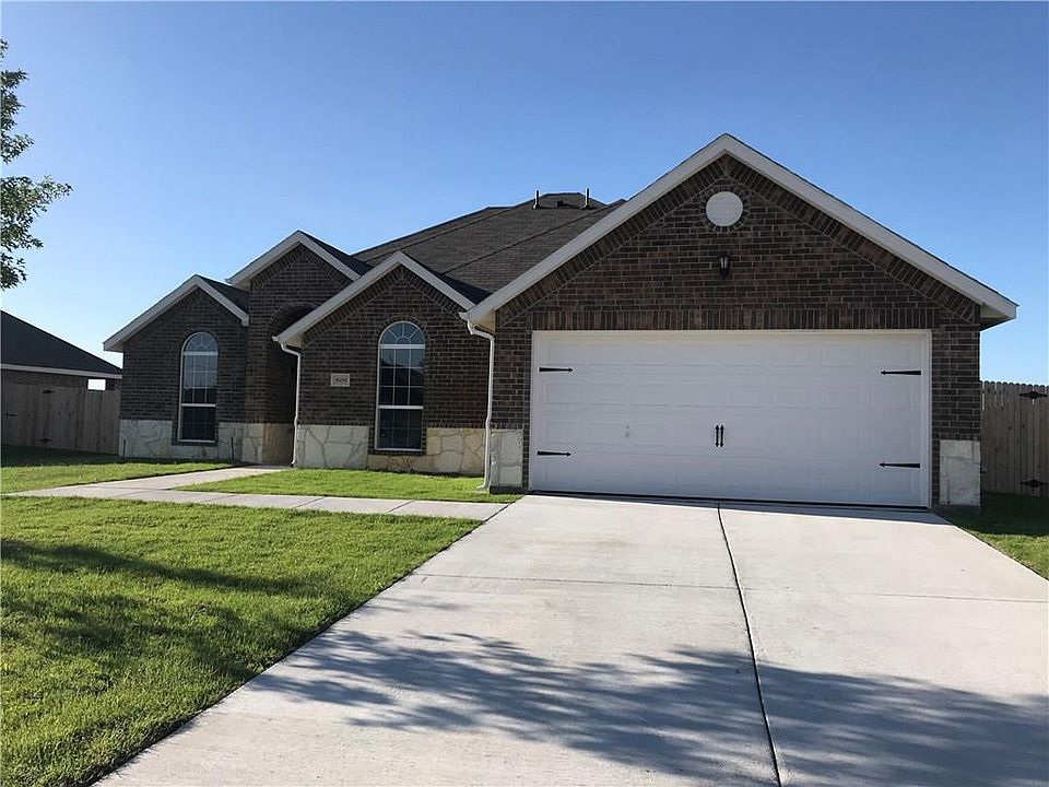 2nd image of 809 Long Prairie Dr