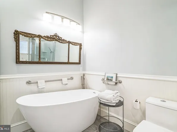 912 S 6th St, Philadelphia, PA 19147