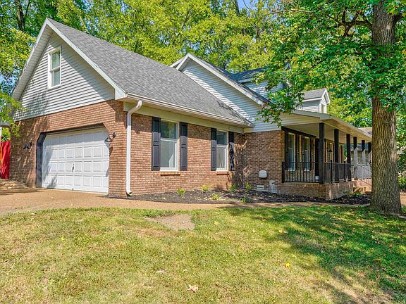 3rd image of 526 Saint Clair Ct