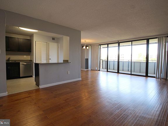 5th image of 250 S Reynolds St APT 606