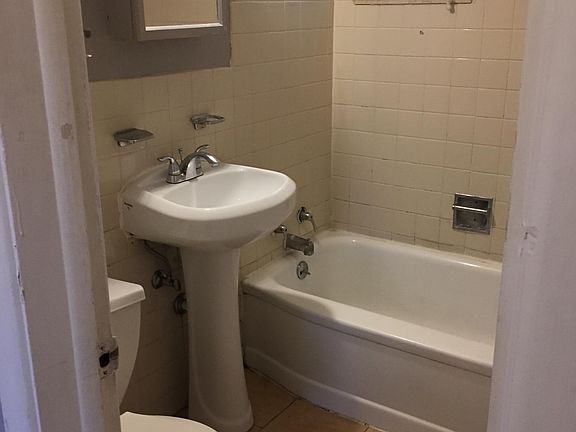 4th image of 1411 N Trenton St