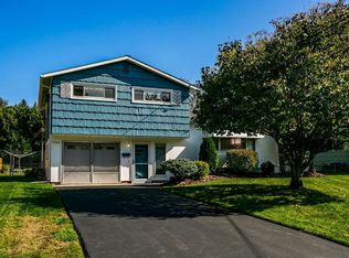 7300 Greenbriar Rd, North Syracuse, NY 13212