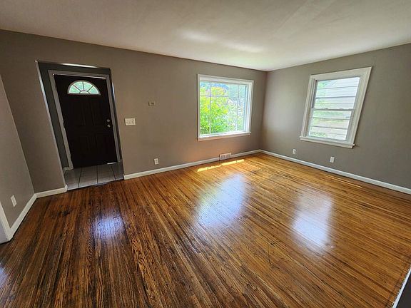 2nd image of 206 Traver Cir