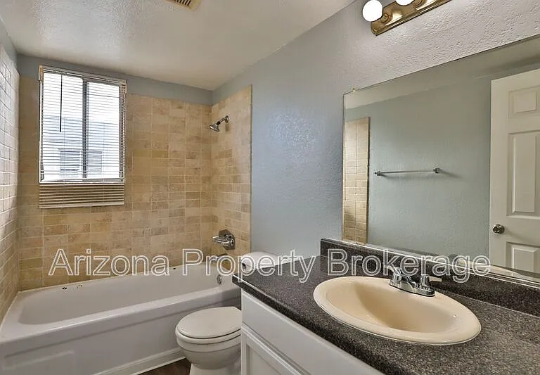 6653 N 27th Ave — Photo 12