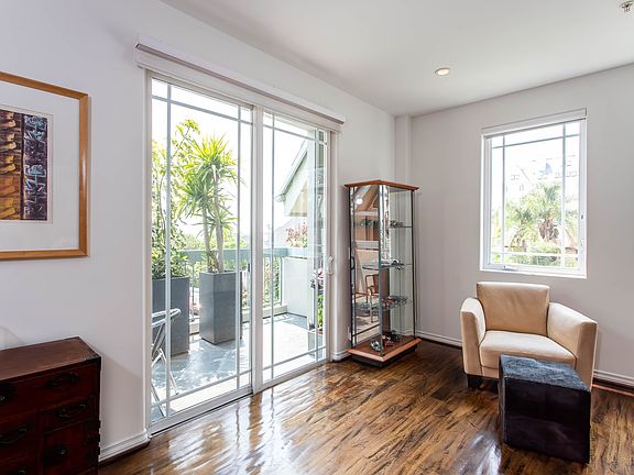 Living Room Balcony Entry
