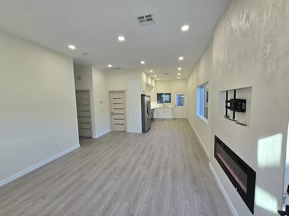 16439 Knapp St, North Hills, CA 91343