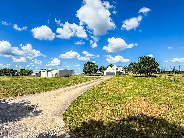 200 N Sorrells Rd — Photo 41