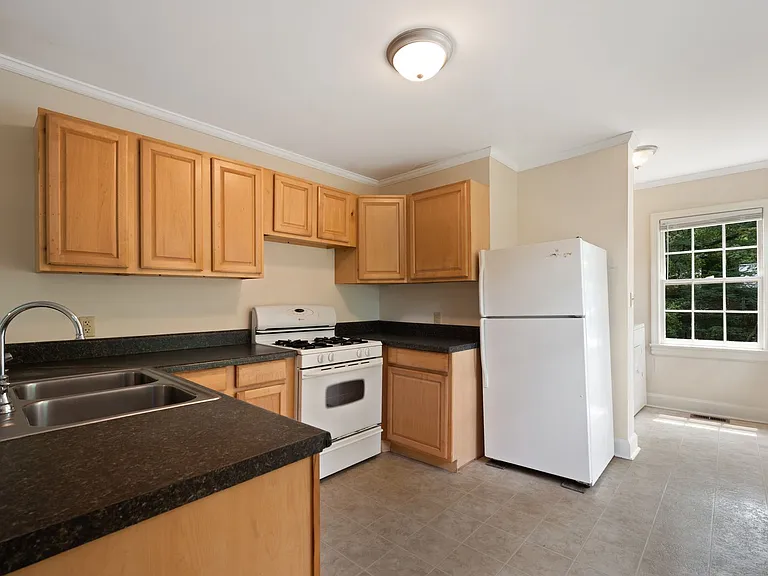 1208 Hillview Rd — Photo 3