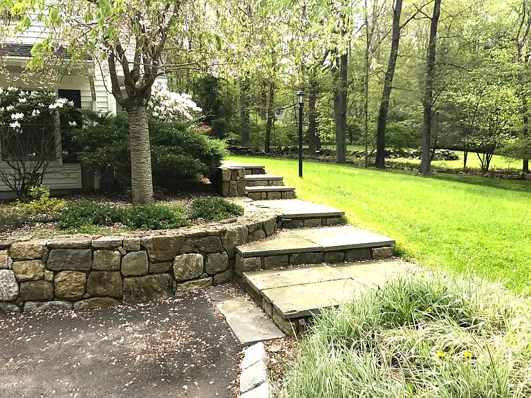 51 Continental Dr — Photo 14