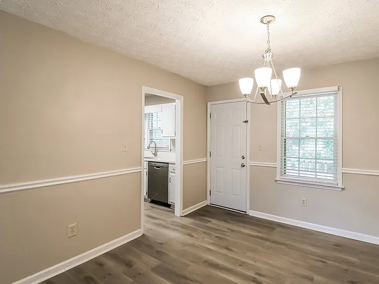 80 Belmont Park Ln — Photo 8