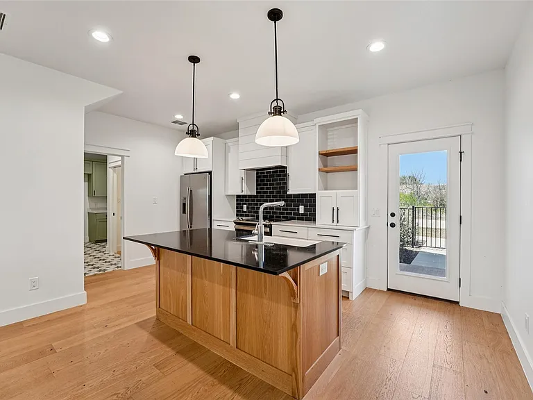 416 Stagecoach Trl — Photo 6
