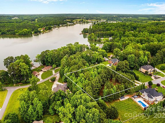 3rd image of 127 Palos Verde Dr