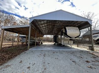 938 River Front Dr, Clifton, TN 38425