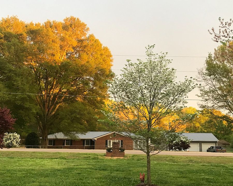 Fenced 2.64 acres, 3 car gar