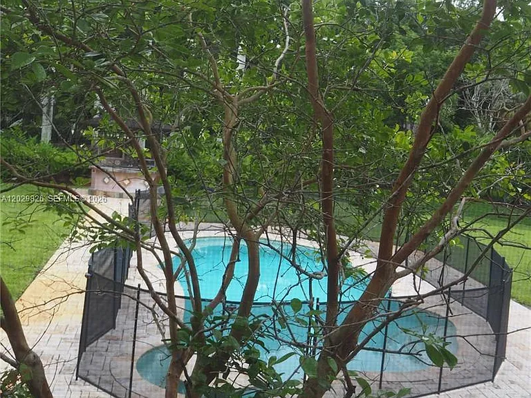2750 Jockey Cir E — Photo 27