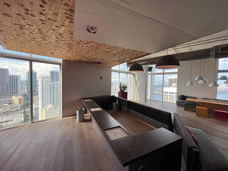 151 SE 1st St #Penthouse 7 — Photo 24