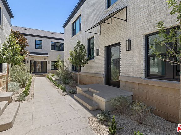 2nd image of 1406 S Wilton Pl
