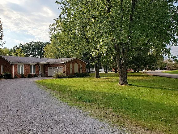 3rd image of 202 Chapman Dr