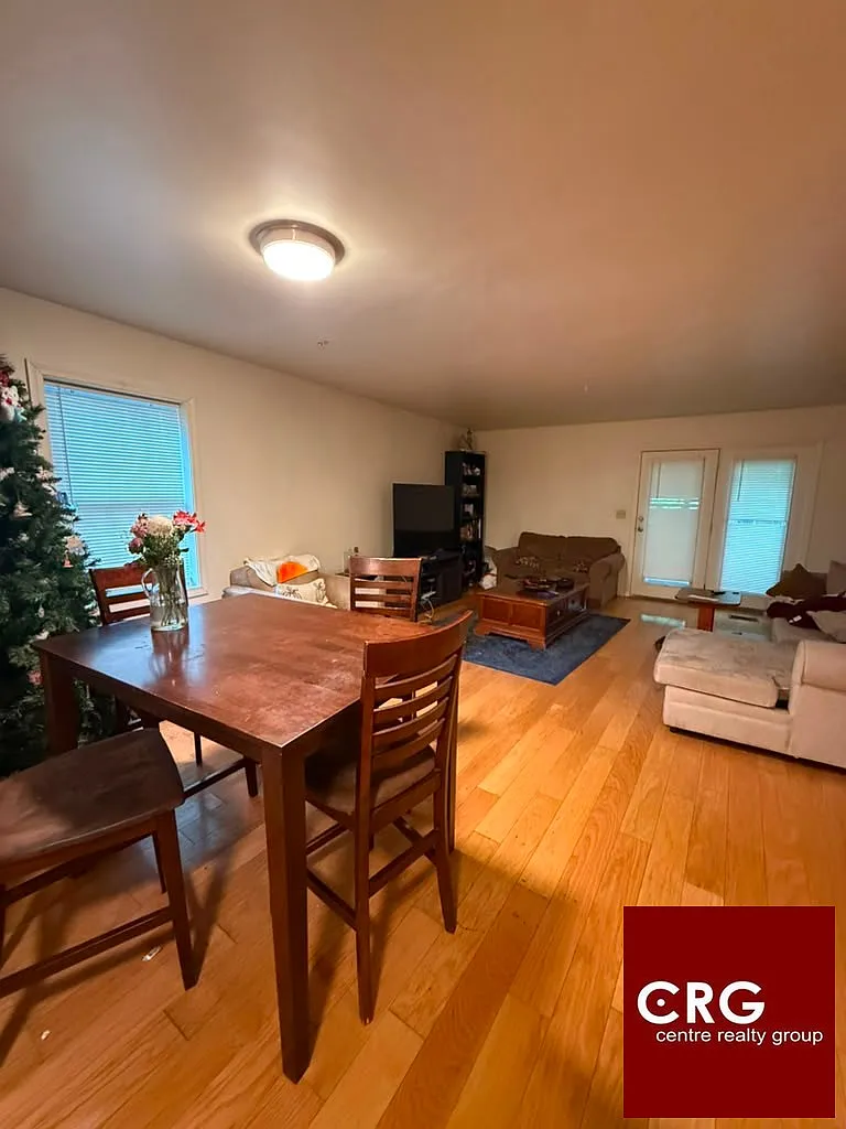 5 bed, 2.5 bath, $5,000 — Photo 3