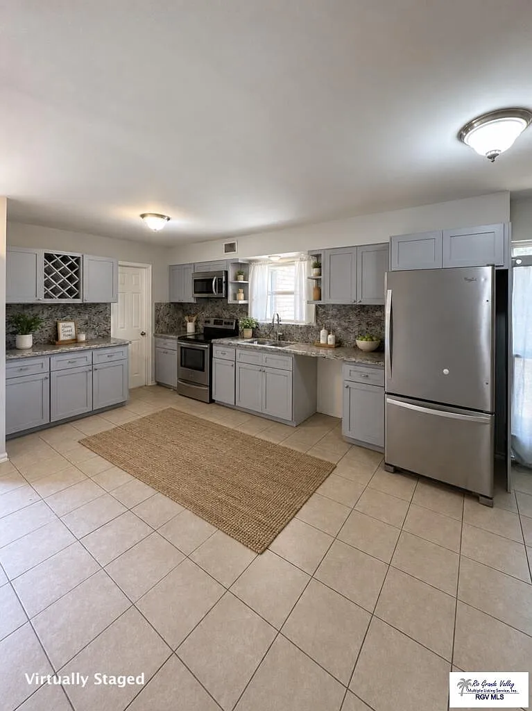 3 bed, 2.5 bath, 1644 sqft, $1,950 — Photo 2