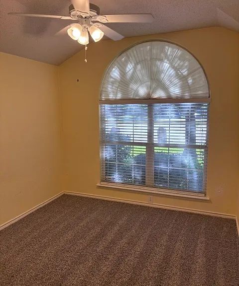 1300 Rosewood Ln — Photo 13