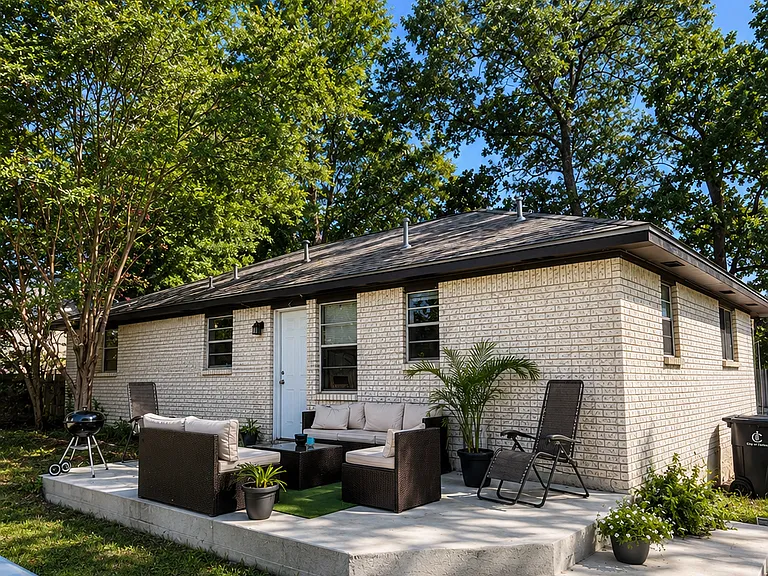 519 Mohawk Bnd — Photo 2