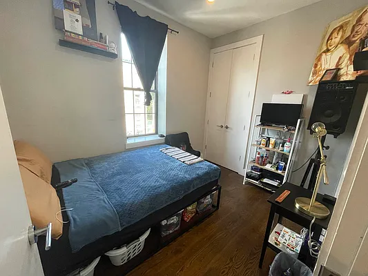 Rented by Delmark Realty LLC | media 5