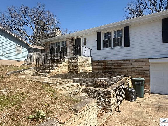 2nd image of 844 Illinois St