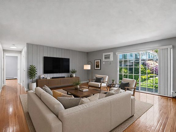 2nd image of 26 Williamsburg Ct Unit 12