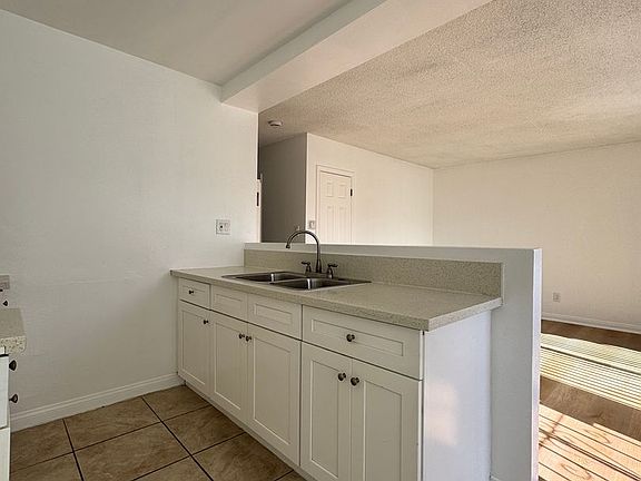 5th image of 14719 S Berendo Ave #4