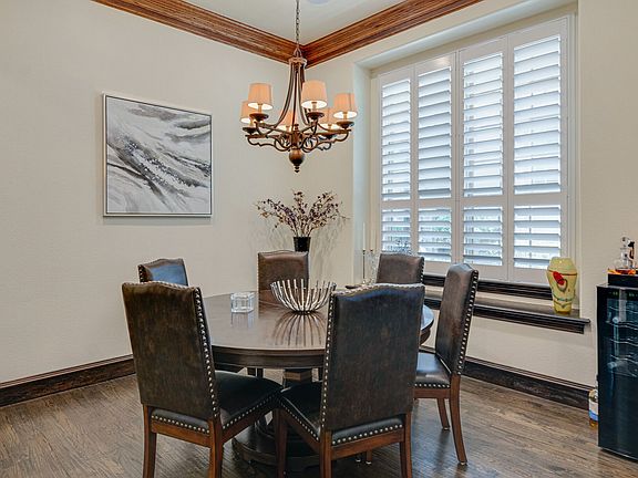 5th image of 3812 Bur Oak Dr