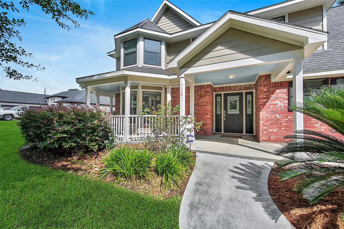 Building Photo - 710 W Rollingwood