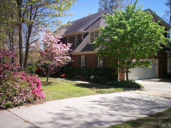 Spacious 2 car garage