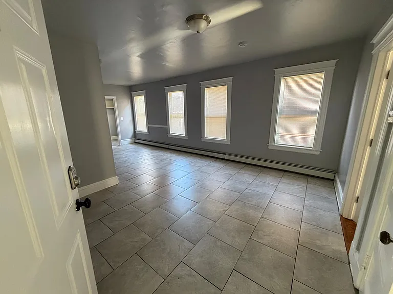 76 Hamilton St #2 — Photo 6