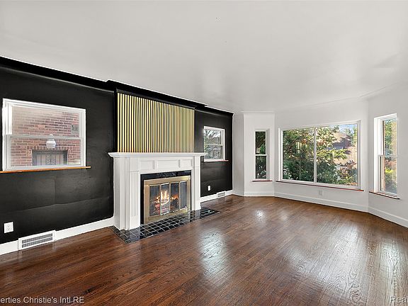 2nd image of 18645 Roselawn St