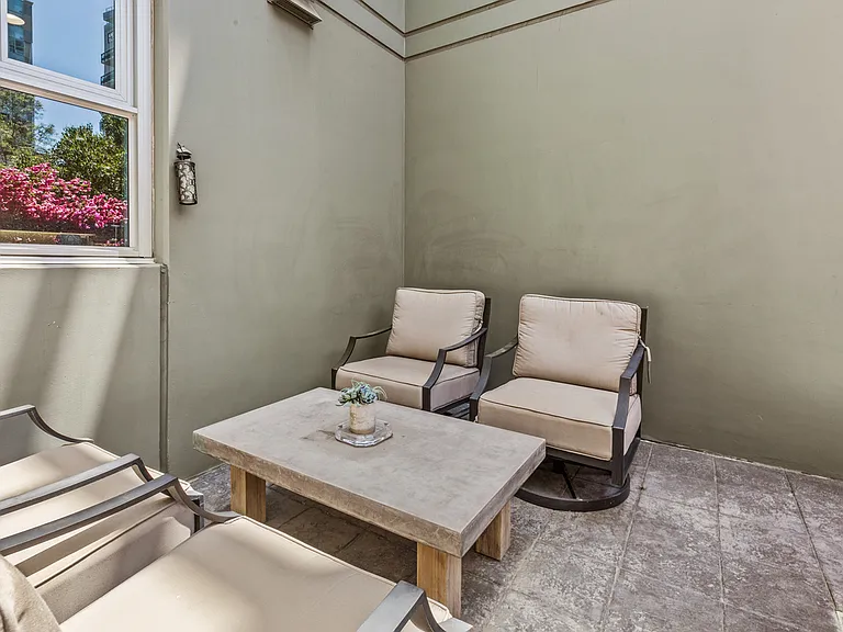 300 W Beech St #3 — Photo 19