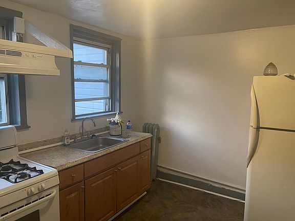 5th image of 471 S 3rd Ave #2