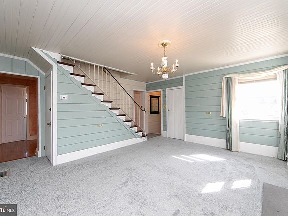 5th image of 1368 Bernard Ave