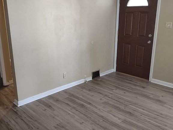2nd image of 127 S Main St