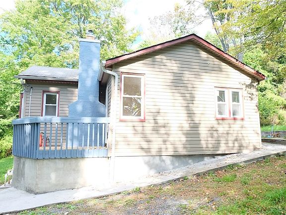 3rd image of 1 Crestwood Trl