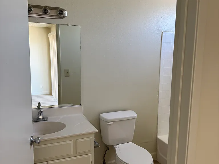 2418 N Naomi St #204 — Photo 4